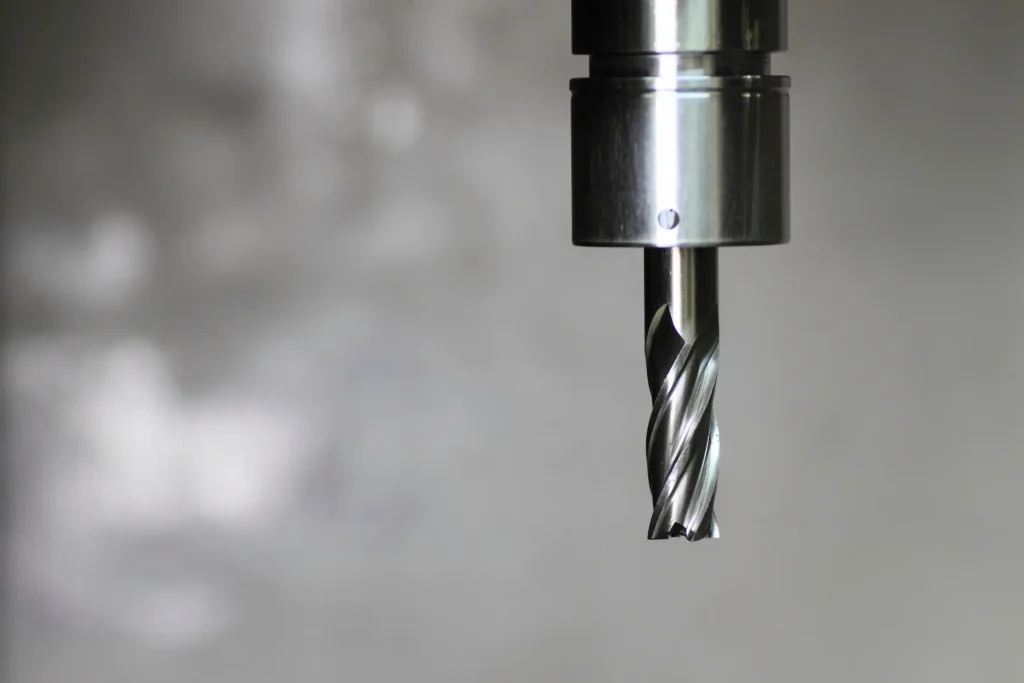 樹脂バリ　原因