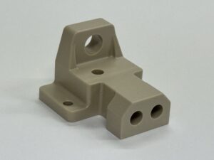 PEEK 切削加工 | 特性や用途を解説